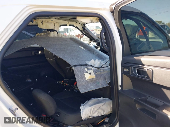 2022 Ford Police Interceptor Utility z VIN 1FM5K8AB2NGA02664, wystawiony jako IAAI lot #40499840 z przebiegiem 7 067 mil mil oraz . Historia ofert i sprzedaży dostępna na DreamBid. Obrazek 8.
