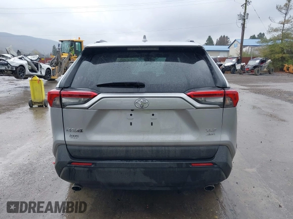 2020 Toyota RAV4 XLE with VIN 2T3P1RFV6LC123919, listed as a IAAI auction lot 42009458 with 79,836 mi miles. Bid and sale history available at carsss.com. Image 16.