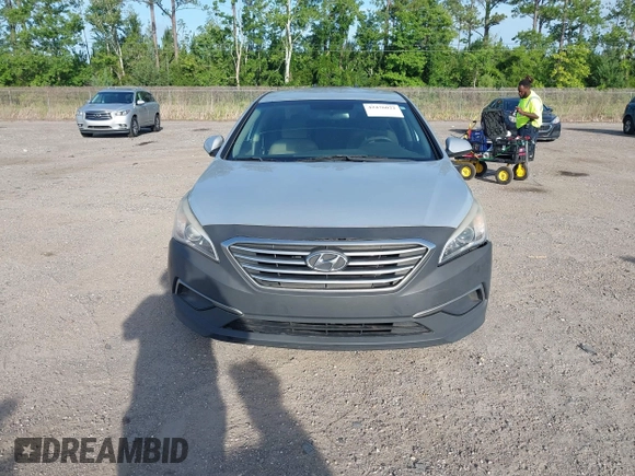 2016 Hyundai Sonata SE z VIN 5NPE24AF8GH350287, wystawiony jako IAAI lot #42476022 z przebiegiem 185 630 mil mil oraz . Historia ofert i sprzedaży dostępna na DreamBid. Obrazek 12.