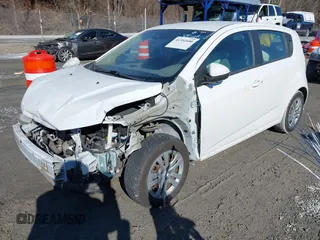 2020 Chevrolet Sonic LT z VIN 1G1JG6SB6L4110185, wystawiony jako IAAI lot #41351600 z przebiegiem 68 813 mil mil oraz . Historia ofert i sprzedaży dostępna na DreamBid. Obrazek 18.