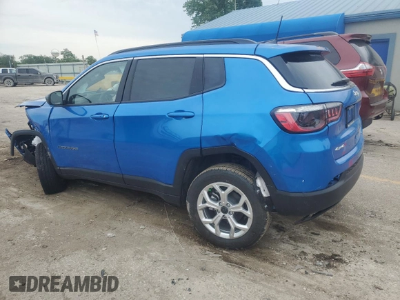 2025 Jeep Compass Latitude z VIN 3C4NJDBN2ST549479, wystawiony jako Copart lot #54985365 z przebiegiem 3 137 mil mil oraz Szkoda całkowita • Salvage title. Historia ofert i sprzedaży dostępna na DreamBid. Obrazek 2.