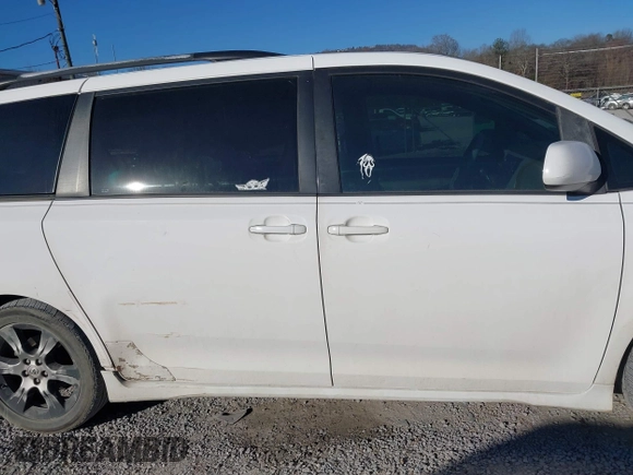 2011 Toyota Sienna SE with VIN 5TDXK3DC7BS029302, listed as a IAAI auction lot 41632724 with 211,503 mi miles. Bid and sale history available at carsss.com. Image 13.