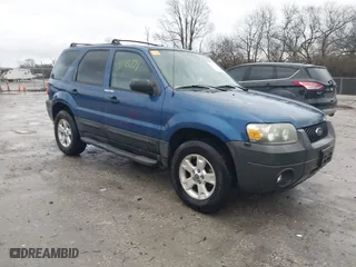 2007 Ford Escape XLT with VIN 1FMYU93117KA12085, listed as a IAAI auction lot 41195171 with 97,706 mi miles. Bid and sale history available at carsss.com. Image 1.