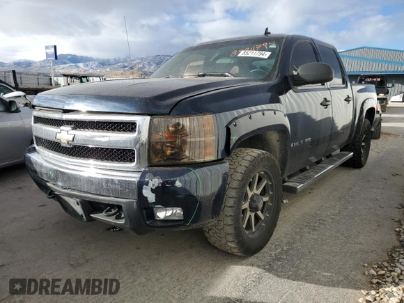 2007 Chevrolet Silverado 1500 1LT with VIN 3GCEC13J07G523824, listed as a Copart auction lot 85211794 with 304,461 mi miles and Salvage Title. Bid and sale history available at DreamBid. Image 1.