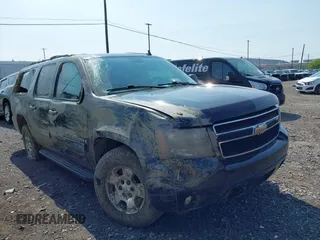 2009 Chevrolet Suburban 2LT z VIN 1GNFC26069R275778, wystawiony jako IAAI lot #42342040 z przebiegiem 265 907 mil mil oraz . Historia ofert i sprzedaży dostępna na DreamBid. Obrazek 1.
