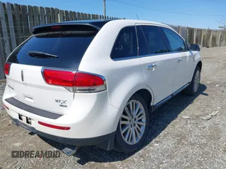 2013 Lincoln MKX with VIN 2LMDJ8JK7DBL13659, listed as a IAAI auction lot 41922667 with 113,858 mi miles. Bid and sale history available at carsss.com. Image 3.