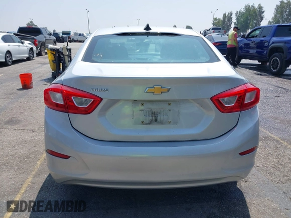 2017 Chevrolet Cruze LS z VIN 1G1BC5SM6H7121852, wystawiony jako IAAI lot #42354416 z przebiegiem 186 246 mil mil oraz . Historia ofert i sprzedaży dostępna na DreamBid. Obrazek 16.