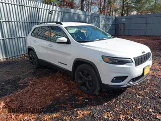 2019 Jeep Cherokee Latitude Plus with VIN 1C4PJMLB4KD321809, listed as a IAAI auction lot 40982234 with 132,496 mi miles. Bid and sale history available at carsss.com. Image 1.