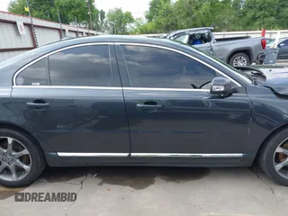 2011 Volvo S80 3.2L with VIN YV1952AS1B1138075, listed as a IAAI auction lot 41918597 with 192,441 mi miles. Bid and sale history available at carsss.com. Image 13.