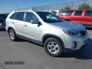 2014 Kia Sorento LX с VIN 5XYKTCA61EG450911, выставлен на аукционе IAAI как лот 42659026 с пробегом 133 865 миль миль и . История ставок и продаж доступна на DreamBid. Изображение 1.