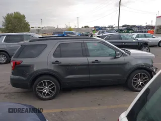 2017 Ford Explorer Sport z VIN 1FM5K8GT0HGB83753, wystawiony jako IAAI lot #40718586 z przebiegiem 101 980 mil mil oraz . Historia ofert i sprzedaży dostępna na DreamBid. Obrazek 13.