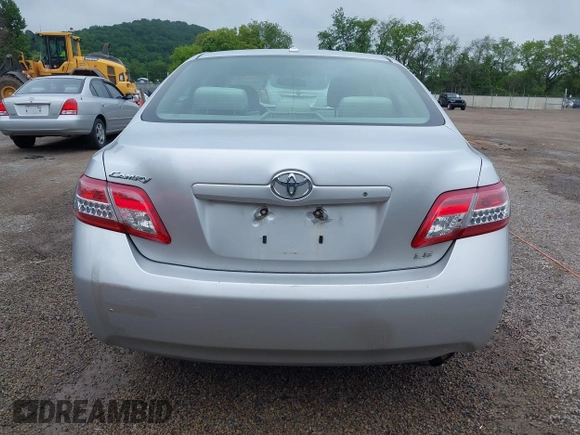 2011 Toyota Camry LE z VIN 4T1BF3EK6BU671814, wystawiony jako IAAI lot #42367753 z przebiegiem 182 728 mil mil oraz . Historia ofert i sprzedaży dostępna na DreamBid. Obrazek 16.