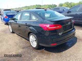 2018 Ford Focus Titanium z VIN 1FADP3J22JL220986, wystawiony jako IAAI lot #42410253 z przebiegiem 40 791 mil mil oraz . Historia ofert i sprzedaży dostępna na DreamBid. Obrazek 3.