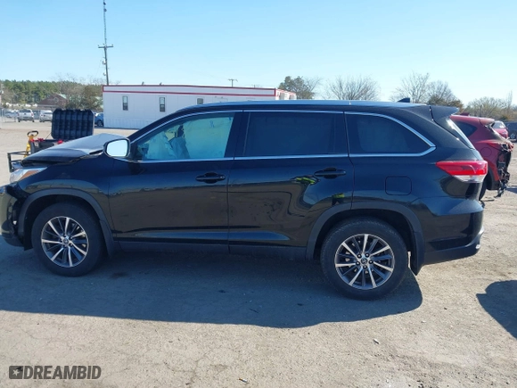 2019 Toyota Highlander SE with VIN 5TDJZRFH0KS711578, listed as a IAAI auction lot 41877044 with 77,193 mi miles. Bid and sale history available at carsss.com. Image 14.