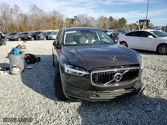 2019 Volvo XC60 Momentum with VIN LYV102DK3KB252102, listed as a Copart auction lot 82274704 with 0 mi miles and Salvage Title. Bid and sale history available at carsss.com. Image 12.
