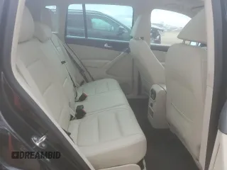 2012 Volkswagen Tiguan S z VIN WVGBV7AX0CW603364, wystawiony jako Copart lot #55048885 z przebiegiem 81 175 mil mil oraz Szkoda całkowita • Salvage title. Historia ofert i sprzedaży dostępna na DreamBid. Obrazek 11.