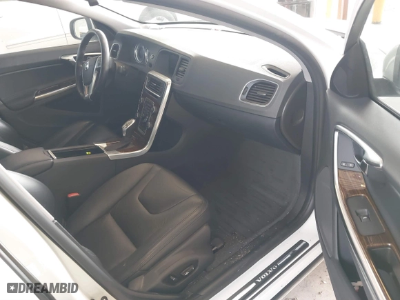 2013 Volvo S60 T6 R-Design Platinum with VIN YV1902FH2D1218127, listed as a IAAI auction lot 41901029 with 97,741 mi miles. Bid and sale history available at carsss.com. Image 5.