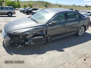2015 Ford Taurus SE z VIN 1FAHP2D86FG134138, wystawiony jako Copart lot #57576995 z przebiegiem 150 477 mil mil oraz Szkoda całkowita • Salvage title. Historia ofert i sprzedaży dostępna na DreamBid. Obrazek 1.