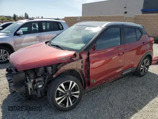 2020 Nissan Kicks SR with VIN 3N1CP5DV8LL563030, listed as a Copart auction lot 49699575 with 61,132 mi miles and Salvage Title. Bid and sale history available at carsss.com. Image 1.