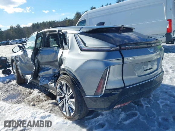 2024 Cadillac LYRIQ Luxury z VIN 1GYKPSRL3RZ122559, wystawiony jako IAAI lot #41587457 z przebiegiem 8 408 mil mil oraz . Historia ofert i sprzedaży dostępna na DreamBid. Obrazek 3.