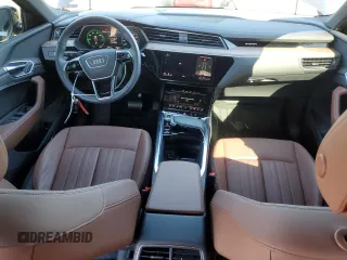 2024 Audi Q8 e-tron Sportback S line Premium Plus z VIN WA1CAAGE6RB031248, wystawiony jako Copart lot #82036714 z przebiegiem 7 671 mil mil oraz Szkoda całkowita • Salvage title. Historia ofert i sprzedaży dostępna na DreamBid. Obrazek 8.