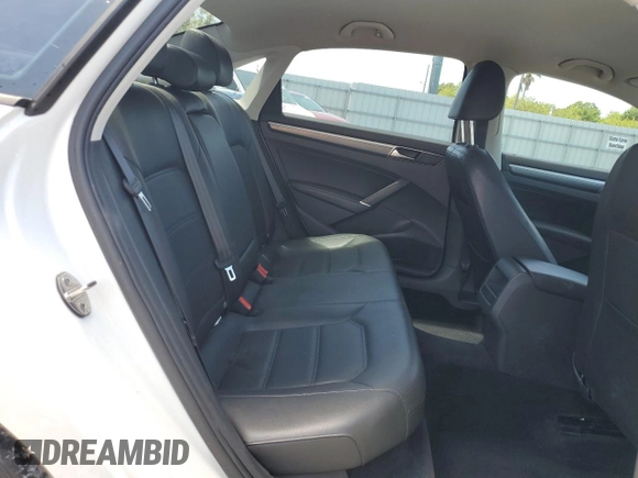 2018 Volkswagen Passat S z VIN 1VWAA7A34JC046737, wystawiony jako Copart lot #54478135 z przebiegiem 70 530 mil mil oraz Nie do naprawy • Non repairable. Historia ofert i sprzedaży dostępna na DreamBid. Obrazek 10.