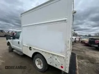 2013 Ford F-250 XL z VIN 1FDBF2B6XDEB43045, wystawiony jako IAAI lot #42511129 z przebiegiem 607 408 mil mil oraz . Historia ofert i sprzedaży dostępna na DreamBid. Obrazek 19.