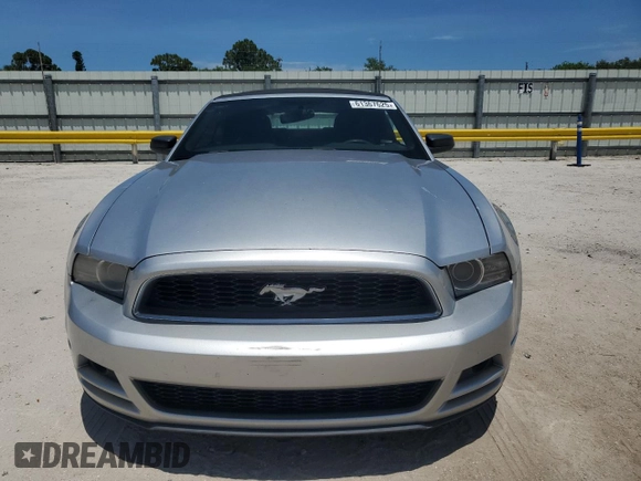 2014 Ford Mustang V6 with VIN 1ZVBP8EM6E5280254, listed as a Copart auction lot 61367625 with 81,346 mi miles and Salvage title. Bid and sale history available at DreamBid. Image 5.