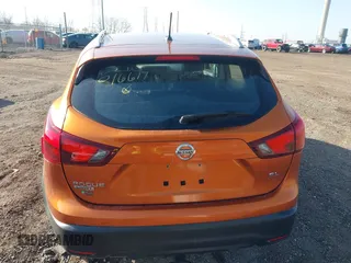 2017 Nissan Rogue S z VIN JN1BJ1CP9HW016617, wystawiony jako IAAI lot #41997886 z przebiegiem 97 431 mil mil oraz . Historia ofert i sprzedaży dostępna na DreamBid. Obrazek 16.