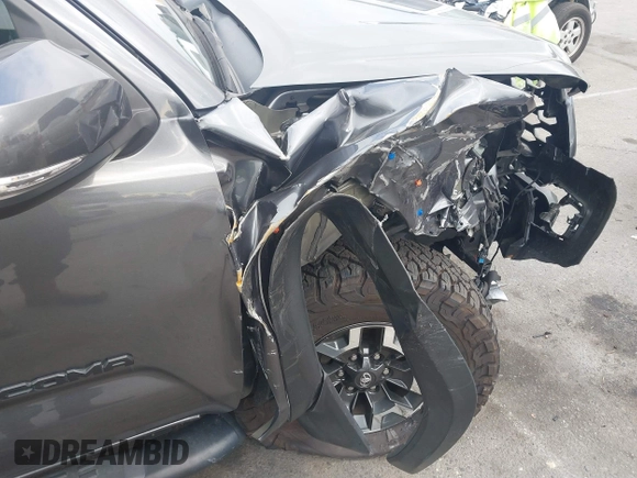 2021 Toyota Tacoma SR z VIN 3TMCZ5AN9MM397611, wystawiony jako IAAI lot #41467705 z przebiegiem 65 191 mil mil oraz . Historia ofert i sprzedaży dostępna na DreamBid. Obrazek 6.