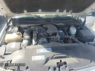 2006 GMC Sierra 3500 DRW Work Trk z VIN 1GTJK33236F128574, wystawiony jako Copart lot #77419284 z przebiegiem 167 538 mil mil oraz Szkody całkowita. Historia ofert i sprzedaży dostępna na DreamBid. Obrazek 12.