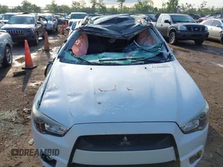 2011 Mitsubishi Outlander SE z VIN JA4AP4AU1BZ021926, wystawiony jako IAAI lot #42269085 z przebiegiem 113 010 mil mil oraz . Historia ofert i sprzedaży dostępna na DreamBid. Obrazek 6.