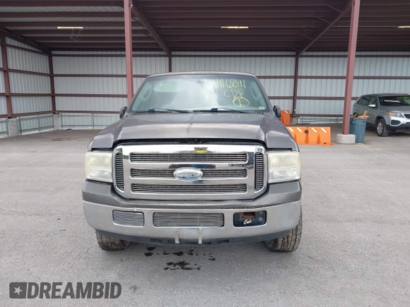 2006 Ford F-250 XL z VIN 1FTSW215X6ED62071, wystawiony jako IAAI lot #42416841 z przebiegiem 240 855 mil mil oraz . Historia ofert i sprzedaży dostępna na DreamBid. Obrazek 13.