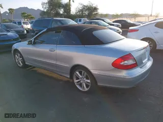 2006 Mercedes-Benz CLK-Class 3.5L with VIN WDBTK56H66F185452, listed as a IAAI auction lot 41979353 with 157,946 mi miles. Bid and sale history available at carsss.com. Image 3.