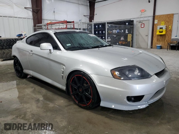 2006 Hyundai Tiburon GT z VIN KMHHN65F96U203924, wystawiony jako Copart lot #43624185 z przebiegiem 120 403 mil mil oraz Szkoda całkowita • Salvage title. Historia ofert i sprzedaży dostępna na DreamBid. Obrazek 4.