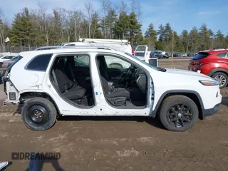 2017 Jeep Cherokee Latitude z VIN 1C4PJMCBXHW668767, wystawiony jako IAAI lot #41795738 z przebiegiem 95 206 mil mil oraz . Historia ofert i sprzedaży dostępna na DreamBid. Obrazek 14.