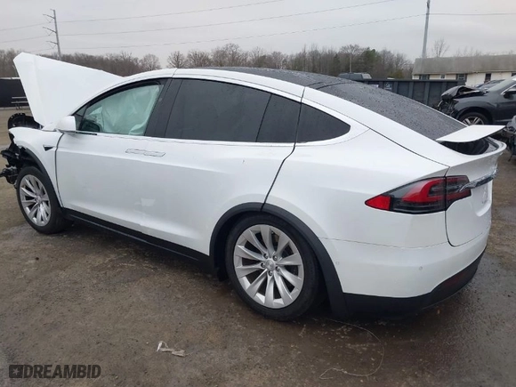 2019 Tesla Model X 75D with VIN 5YJXCAE22KF185128, listed as a IAAI auction lot 41150371 with 1 mi miles. Bid and sale history available at carsss.com. Image 3.