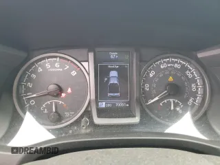 2018 Toyota Tacoma SR z VIN 3TMCZ5AN5JM181489, wystawiony jako Copart lot #55696365 z przebiegiem 70 091 mil mil oraz Szkoda całkowita • Salvage title. Historia ofert i sprzedaży dostępna na DreamBid. Obrazek 9.