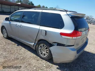 2014 Toyota Sienna XLE with VIN 5TDYK3DC2ES450918, listed as a IAAI auction lot 41732591 with 160,893 mi miles. Bid and sale history available at carsss.com. Image 3.