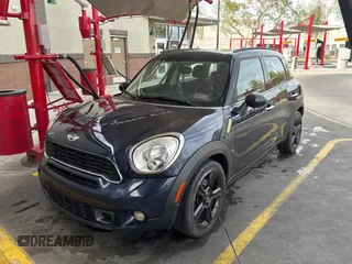 2011 MINI Countryman S z VIN WMWZC3C53BWL79029, wystawiony jako Copart lot #45524445 z przebiegiem 128 744 mil mil oraz Czysty tytuł • Clean title. Historia ofert i sprzedaży dostępna na DreamBid. Obrazek 2.
