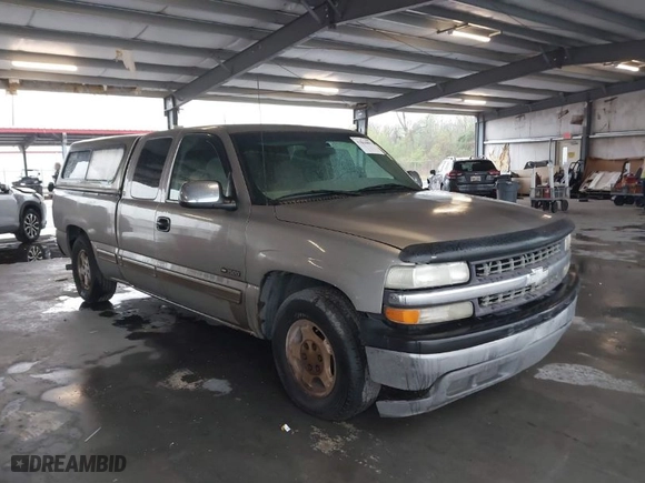 2001 Chevrolet Silverado 1500 LS with VIN 2GCEC19V811229792, listed as a IAAI auction lot 41844893 with 284,568 mi miles. Bid and sale history available at carsss.com. Image 1.