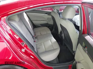 2018 Hyundai Elantra SE z VIN KMHD74LF9JU657311, wystawiony jako IAAI lot #41949915 z przebiegiem 82 174 mil mil oraz . Historia ofert i sprzedaży dostępna na DreamBid. Obrazek 8.