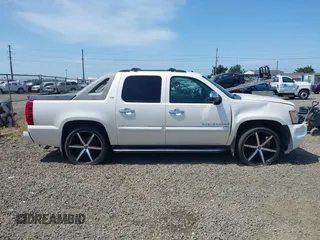 2008 Chevrolet Avalanche 3LT with VIN 3GNFK12328G218148, listed as a IAAI auction lot 42473513 with 179,954 mi miles and . Bid and sale history available at DreamBid. Image 13.