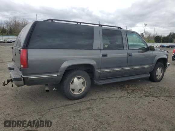 1999 GMC Suburban z VIN 1GKFK16R0XJ772880, wystawiony jako Copart lot #46986325 z przebiegiem 237 921 mil mil oraz Czysty tytuł • Clean title. Historia ofert i sprzedaży dostępna na DreamBid. Obrazek 3.