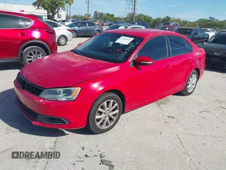 2011 Volkswagen Jetta SE z VIN 3VWDX7AJ1BM056944, wystawiony jako IAAI lot #41782376 z przebiegiem 127 336 mil mil oraz . Historia ofert i sprzedaży dostępna na DreamBid. Obrazek 2.