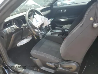 2020 Ford Mustang EcoBoost z VIN 1FA6P8TH7L5168429, wystawiony jako Copart lot #59360175 z przebiegiem Nie podano mil oraz Szkoda całkowita • Salvage title. Historia ofert i sprzedaży dostępna na DreamBid. Obrazek 7.