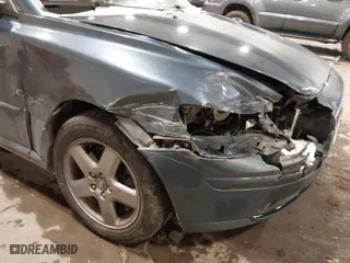 2005 Volvo V50 with VIN YV1MJ682852096117, listed as a IAAI auction lot 41532856 with 122,262 mi miles. Bid and sale history available at carsss.com. Image 6.