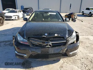 2015 Mercedes-Benz C 250 z VIN WDDGJ4HBXFG393522, wystawiony jako Copart lot #48867525 z przebiegiem 99 206 mil mil oraz Szkoda całkowita • Salvage title. Historia ofert i sprzedaży dostępna na DreamBid. Obrazek 5.
