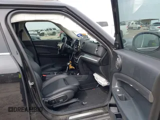 2019 MINI Countryman Cooper S with VIN WMZYT5C58K3E64351, listed as a IAAI auction lot 41739265 with 58,893 mi miles. Bid and sale history available at carsss.com. Image 5.