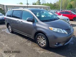 2015 Toyota Sienna XLE with VIN 5TDYK3DC9FS685768, listed as a IAAI auction lot 42062942 with 132,242 mi miles. Bid and sale history available at carsss.com. Image 1.